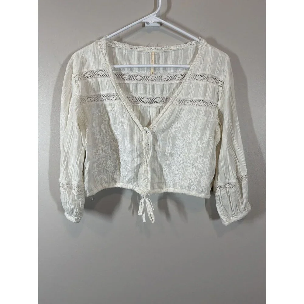 Free People White Crochet Blouse Size XS Boho Lace Detail‎ Romantic Top V Neck